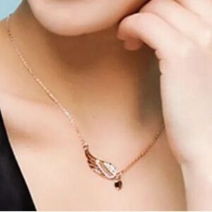 👑Lovely Angel wing heart charm necklace E01